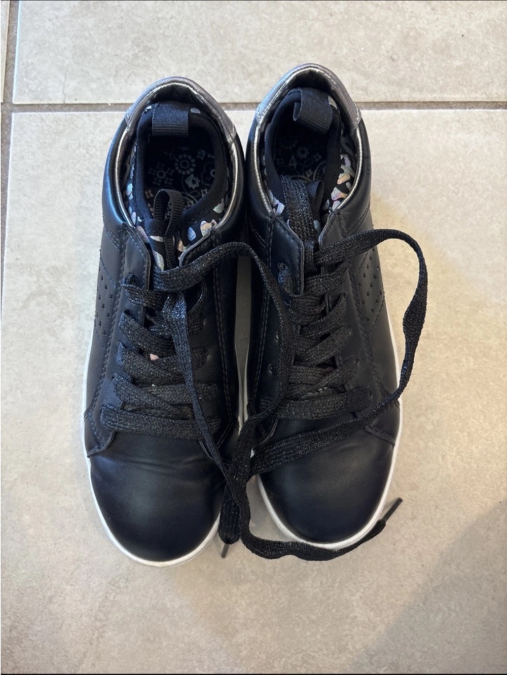 Girls Wonder Nation Black Star Court Black Sneaker Shoe Sz 4 Youth
